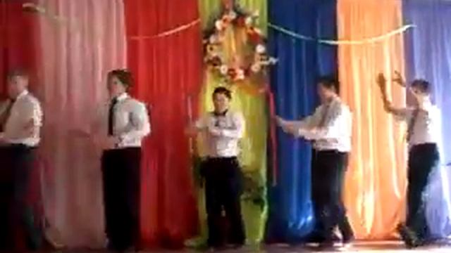 парни прикольно танцуют )))) смотреть онлайн