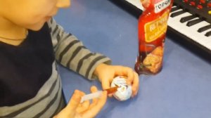 Смешные пранки на Первое Апреля  киндер с кетчупом /Funny prank kinder with ketchup