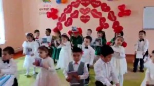 Трогательный танец для мам с фотографиями на 8 марта