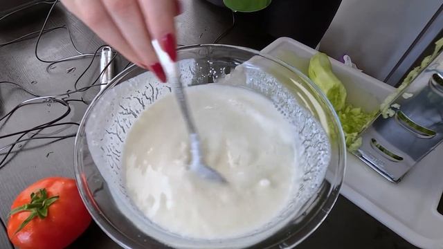 Национальный турецкий холодный суп Cacik смотреть онлайн