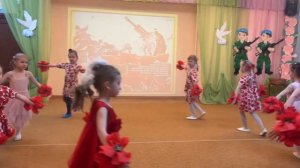 День Победы. Детский танец в честь праздника.