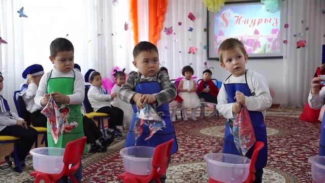 Танец для мальчиков на 8 марта "Стирка"