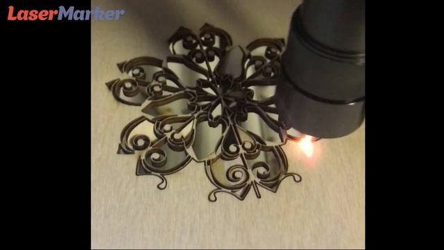 Лазерная резка снежинок на лазерном станке LIMARK 6090 SL смотреть онлайн