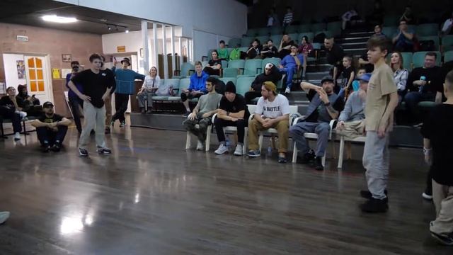 финал до 13 лет Bboy Dvizh'Ok Vs Leo - 
