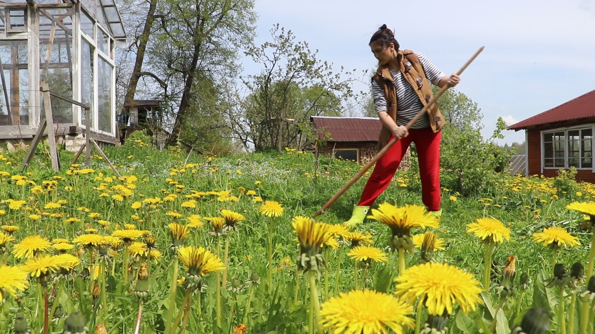 ДОКОПАЛИСЬ ДО БУРИЛЬЩИКОВ,ЗАТО ТЕПЕРЬ ЕСТЬ ВОДА смотреть онлайн