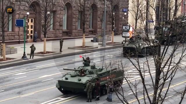 Боевая машина не завелась во время парада Победы в Москве смотреть онлайн