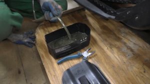 Снегоход Стелс Капитан.  Меняем масло в двигателе и ко?