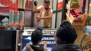 Самый смешной продавец мороженого в Стамбуле