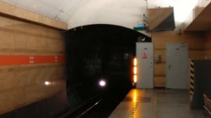 Движение поездов на станции метро Спасская