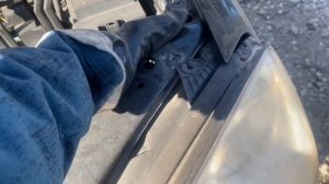 Снимаю фару на Kia Sorento 1 Как снять фары ? В чём секрет ?