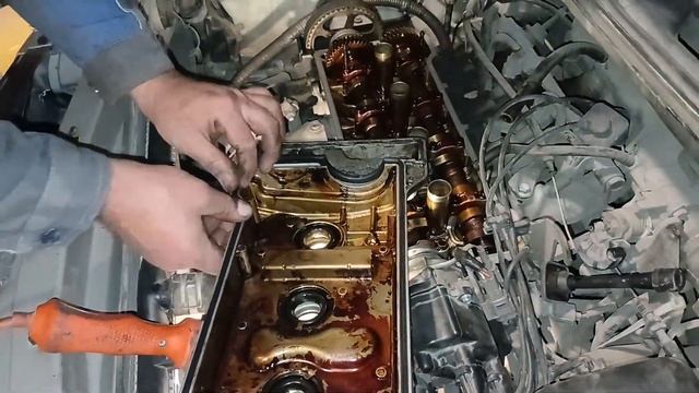 Toyota Corolla Spacio AE111 Замена прокладки под клапанной крышко?