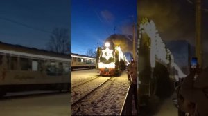 Новый Петергоф два поезда дед мороза от великого Устю?