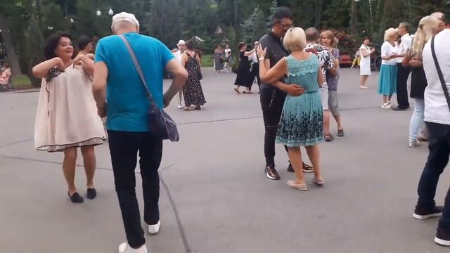 Медленно медленно ночь сходит с ума!!!💃🌹Танцы в парк? смотреть онлайн