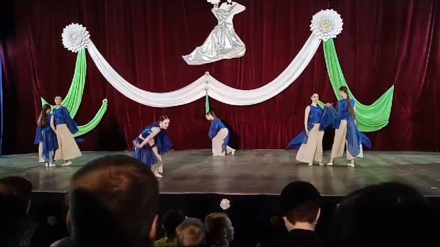 лететь студия Радость