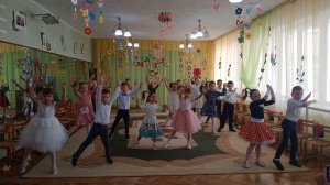 Танец "Мамины глазки" группа "Гномики" МДОУ "Каменский ?