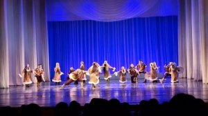 Театр КМНС РС (Я) "Гулун" исполняет танец камчатских эв?