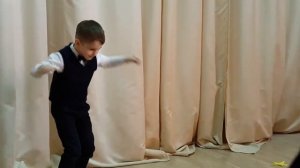 Лялечка танцует, лялечка поёт