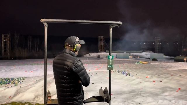 Стрельба по тарелкам под прожекторами. Стрелковый клу смотреть онлайн