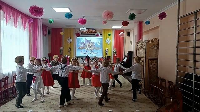 !!!Танец на День Победы "Смуглянка". Танцуют дети подгот смотреть онлайн