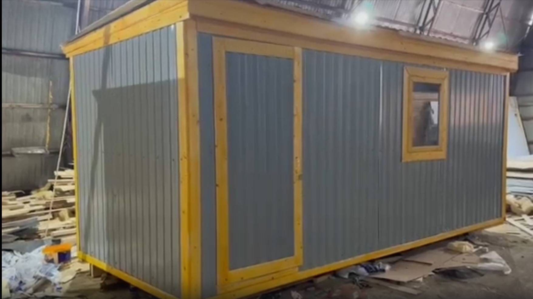 Бытовка деревянная для рабочих на стройку 6 метров | «ПромСнаб» смотреть онлайн