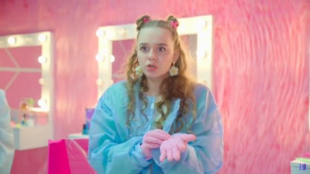 Девочки устроили салон красоты в старшей школе! Маник?