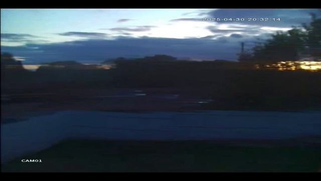 в/з 38 вечер, пятница, возгорание за забором дачи продолжается-30.04.25-20.00