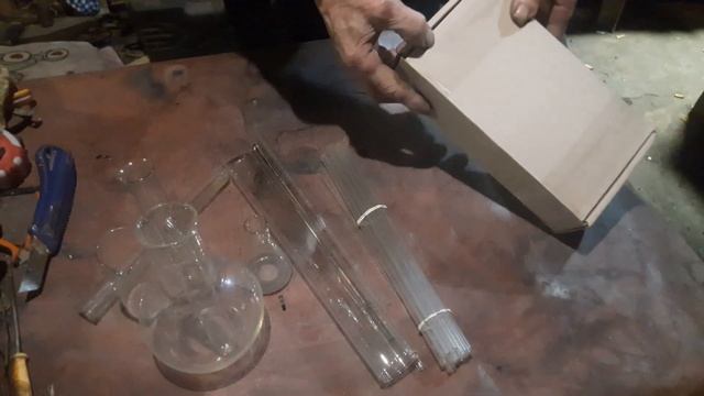 Посылка Мобильные платаы/ Хим посуда... смотреть онлайн