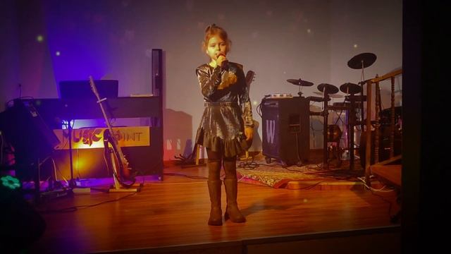 Максим Фадеев - Танцы на стёклах | Valentine's day performance at MusicPo смотреть онлайн