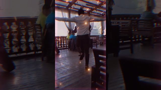 Эх, раз! Ещё раз! Невероятный вечер с цыганами в баре смотреть онлайн