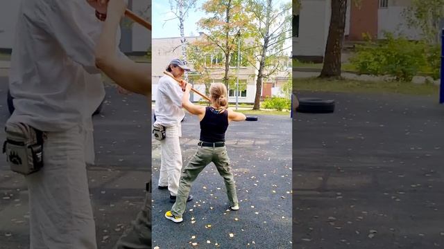 Палка против ножа. Базовые позиции. Школа движения Сер