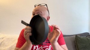 Чугунная шлифованная сковорода.