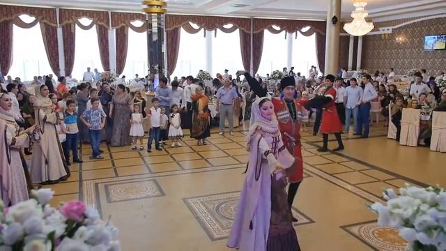 АНСАМБЛЬ ЛЕЗГИНКА НАРОДНЫЙ КУМЫКСКИЙ ТАНЕЦ КУМЫКСКАЯ смотреть онлайн