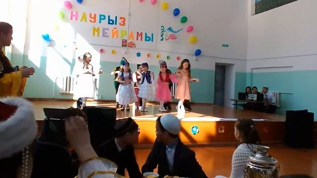 Танец(флешмоб)на Наурыз смотреть онлайн