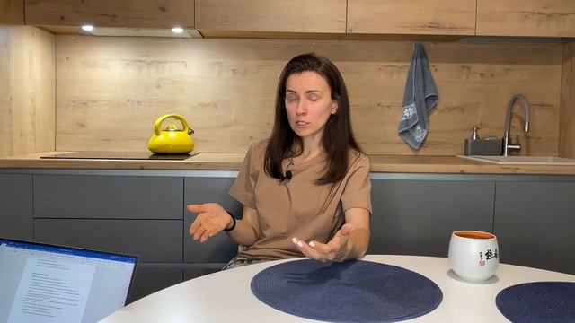 Почему опасны большие пачки кормов и как хранить корм