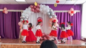 танец девочек на 8 марта