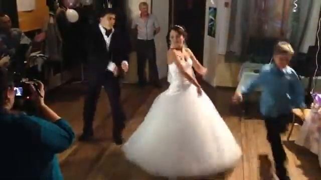 Самый прикольный свадебный танец