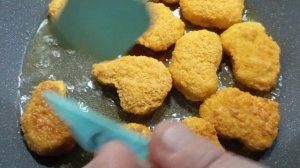 Как пожарить магазинные наггетсы на сковороде