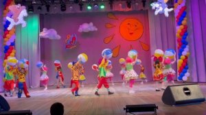 Детский фестиваль «Улыбка». Танец Клоунов