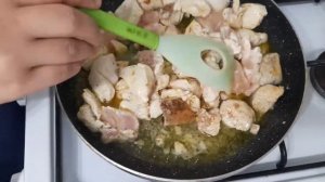 Куриные грудки в сливочном соусе на сковороде