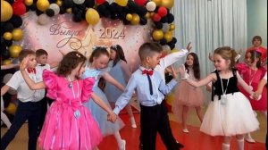 Танец "Вальс" на выпускном в детском саду