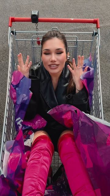 DANYA, SASHA DEDOVA - БОГИНЯ МАРКЕТПЛЕЙСОВ смотреть онлайн