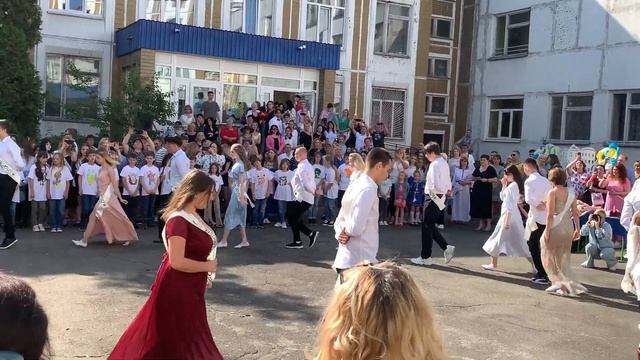Вальс випускників 11А та 11Б класів 2023 року!