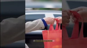 Девушка выходит замуж за бедного водителя, не зная, чт?