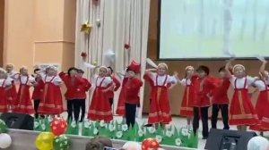 Танец под песню "Матушка земля, белая берёзонька" учен?