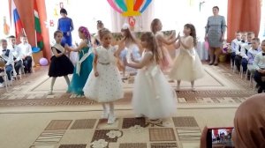 Танец девочек. Две половинки