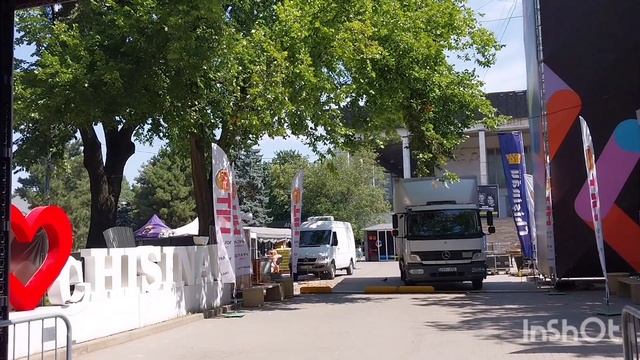 Кишинёв.У здания Парламента. Театр Оперы и Балета.15.07.24 смотреть онлайн