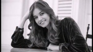 Афра Сарачоглу - Биография Интересные факты личной жи?