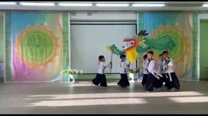 Китайский танец в исполнении старшей группы "Кустук"