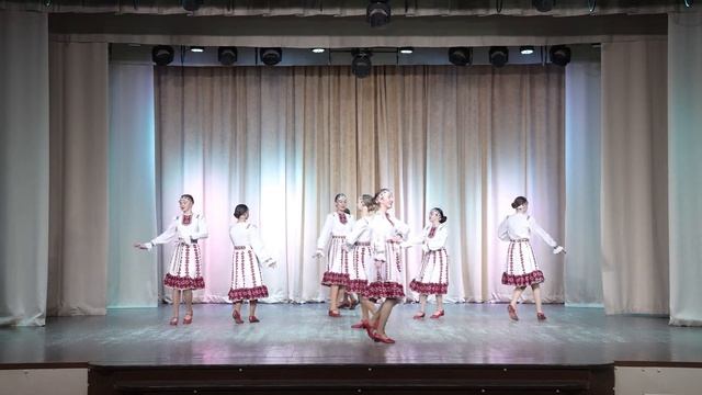 МАРИЙСКИЙ ТАНЕЦ «ВОСЬМЁРКА»