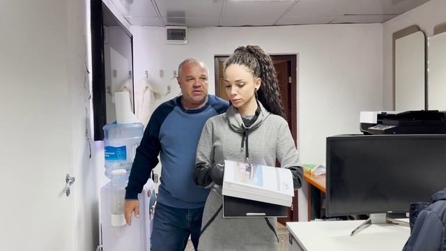 ЖЕНЩИНА НА СТРОЙКЕ! Проверяет дом🙈 смотреть онлайн